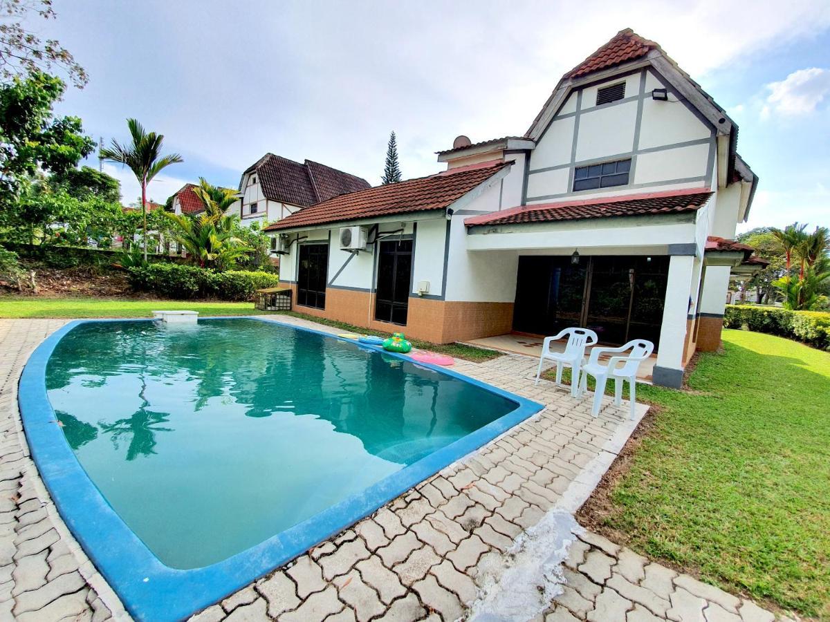 Melaka Afamosa Villa With Private Pool For 10 Pax Alor Gajah Buitenkant foto