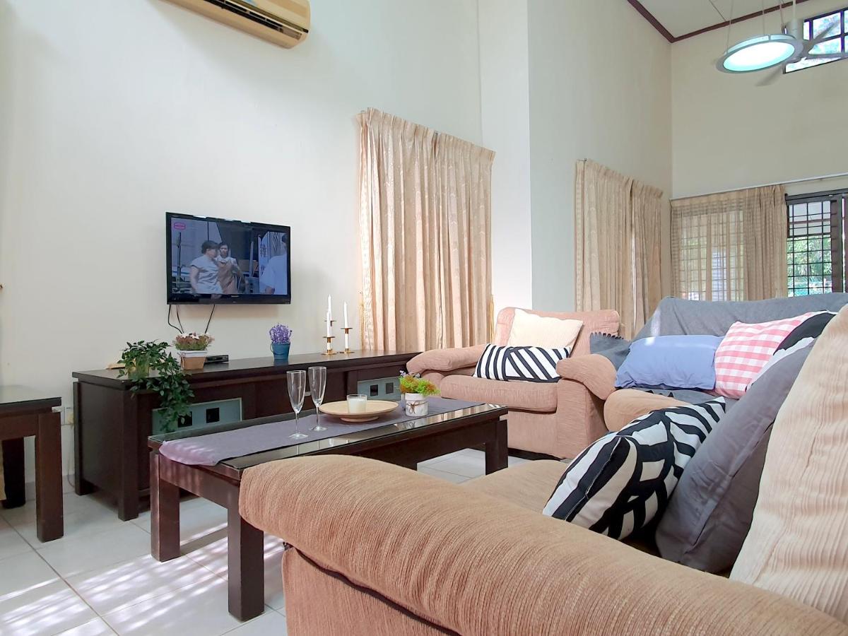 Melaka Afamosa Villa With Private Pool For 10 Pax Alor Gajah Buitenkant foto